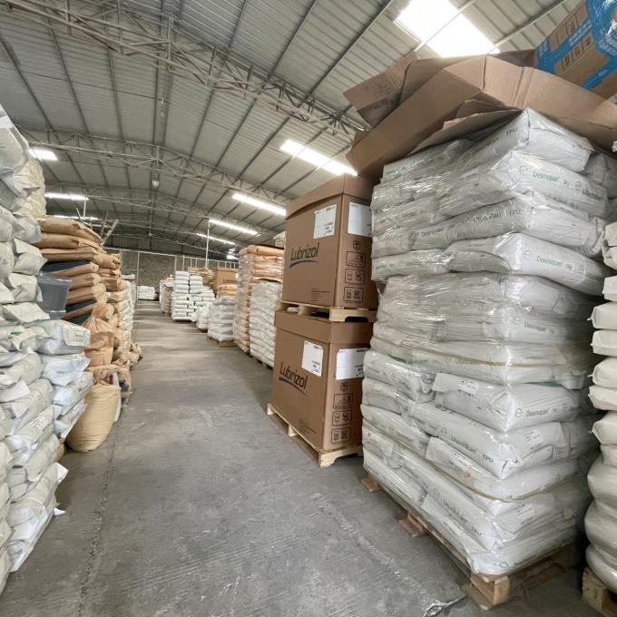 Virgin TPU Thermoplastisch Polyurethaan Pellets 64D In Bulk Vlamvertragend TPEE TPU Monsters 17