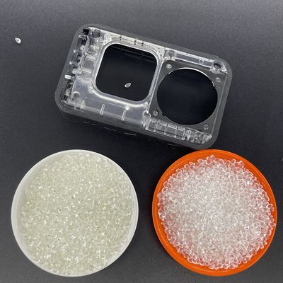 Vrouwelijk hoogtransparant TPU polyurethaan composteerbaar plastic korrels grondstof