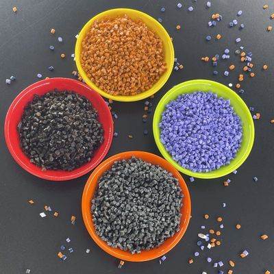 Aanpasbare kleuren spuitgieten TPU Abrasiebestendig Goed chemisch bestand 500-700% Verlenging