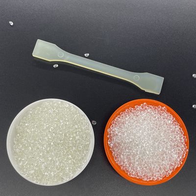 Hoge transparantie, snelle vormgeving, goede weerbaarheid, uitstekende taaiheid, milieuvriendelijke TPU-injectievorming of extrusie van kunststofdeeltjes, geschikt voor speelgoed voor huisdieren, overspringen van touwen, draden