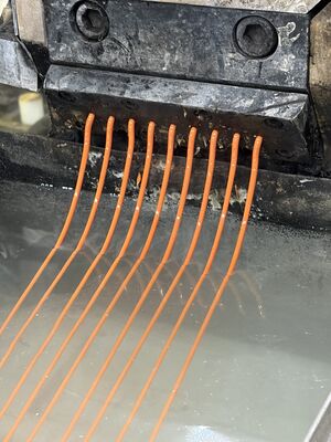 Productieprijs Kleurafstemming TPU Materiaal Met Hoge Scheursterkte En Versterkte Taaiheid Geschikt Voor Spuitgiettoepassingen